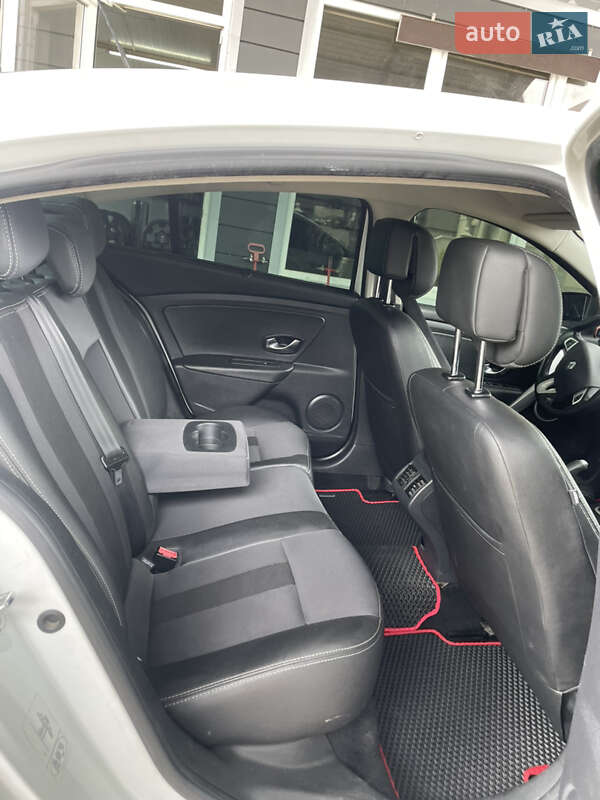 Седан Renault Fluence 2011 в Черновцах