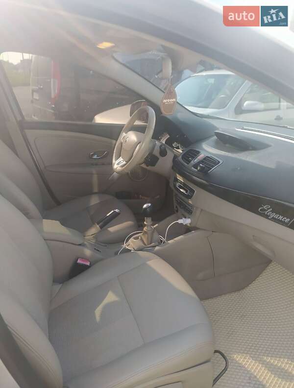 Седан Renault Fluence 2010 в Львове