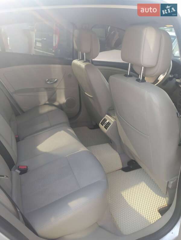 Седан Renault Fluence 2010 в Львове