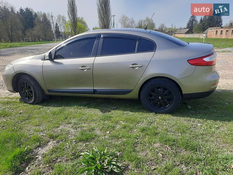 Седан Renault Fluence 2011 в Петропавловской Борщаговке