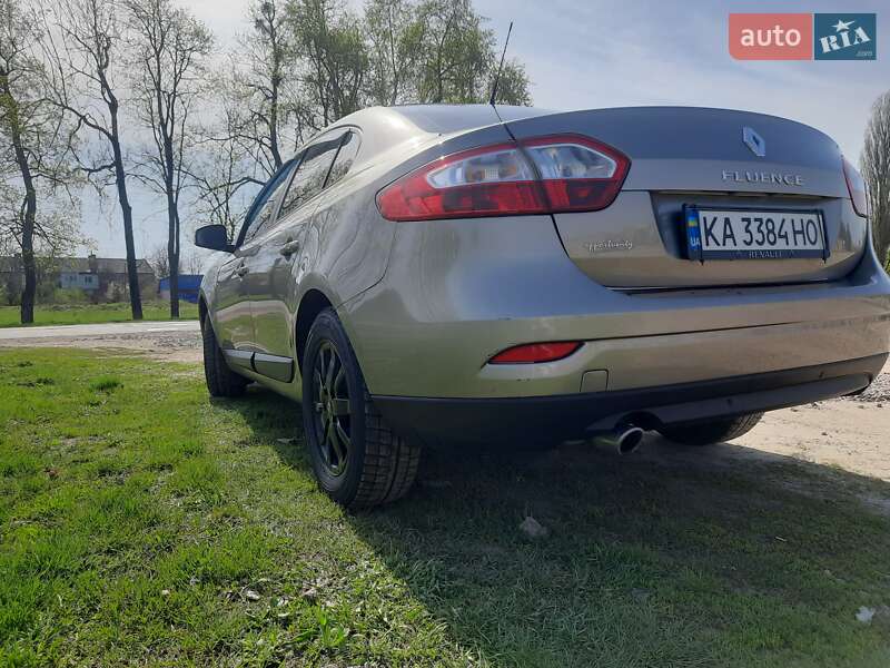 Седан Renault Fluence 2011 в Петропавловской Борщаговке