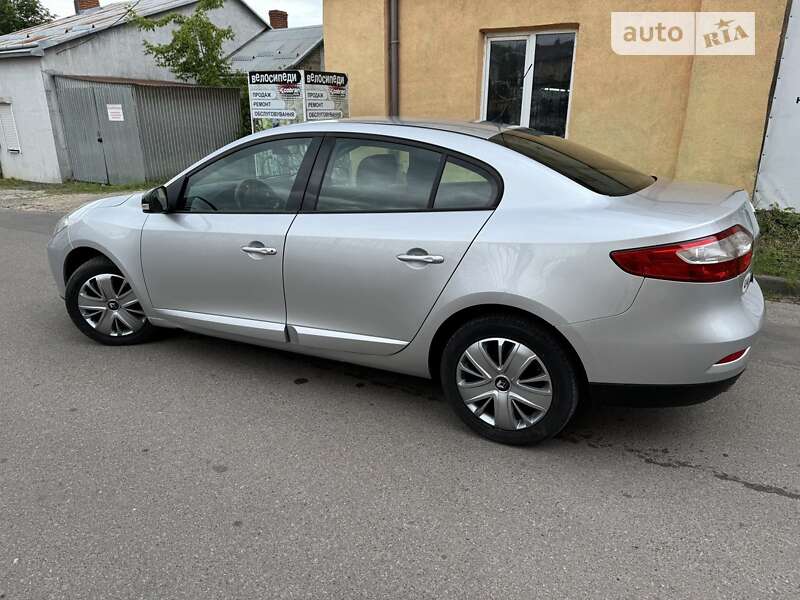 Седан Renault Fluence 2011 в Львові