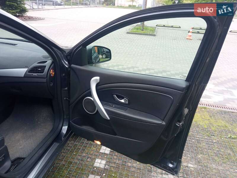 Седан Renault Fluence 2011 в Львові