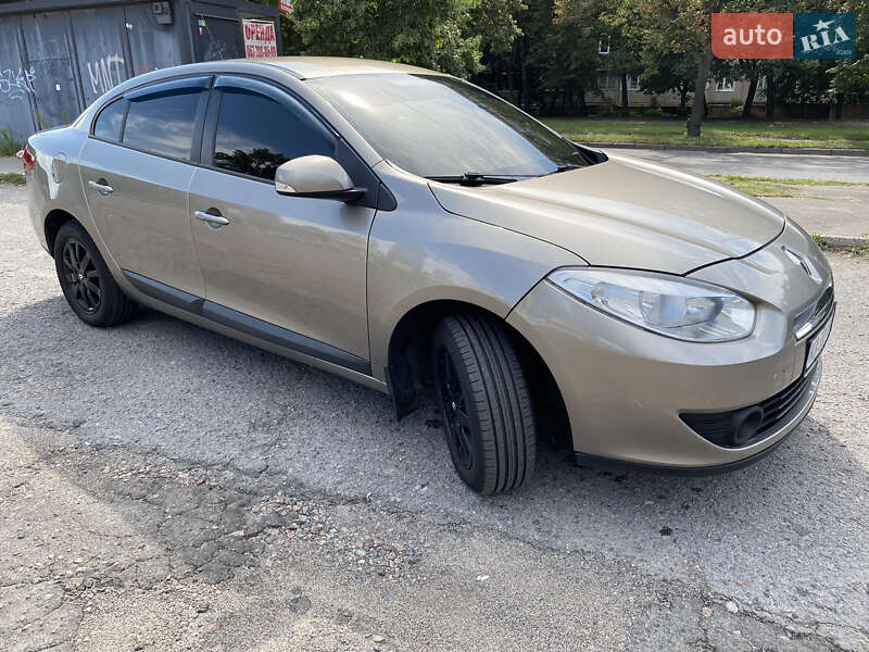 Седан Renault Fluence 2011 в Петропавловской Борщаговке