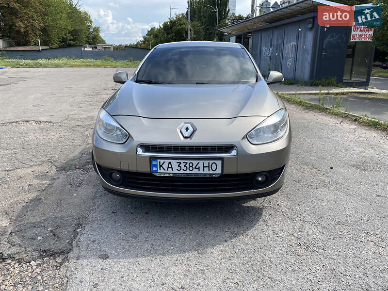 Седан Renault Fluence 2011 в Петропавловской Борщаговке