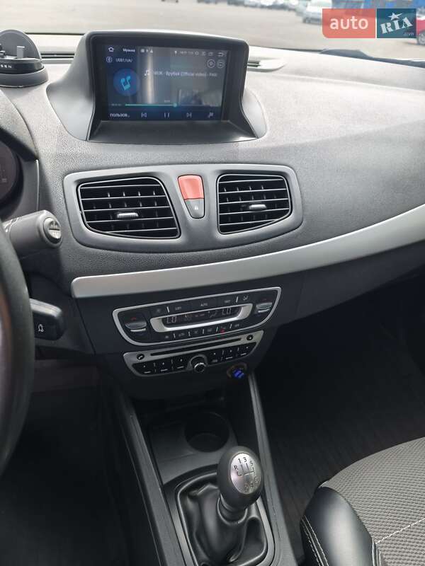 Седан Renault Fluence 2011 в Киеве