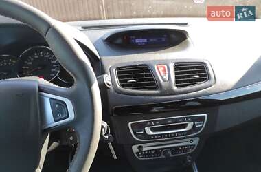 Седан Renault Fluence 2011 в 