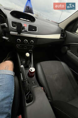 Седан Renault Fluence 2012 в 