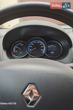 Седан Renault Fluence 2012 в 