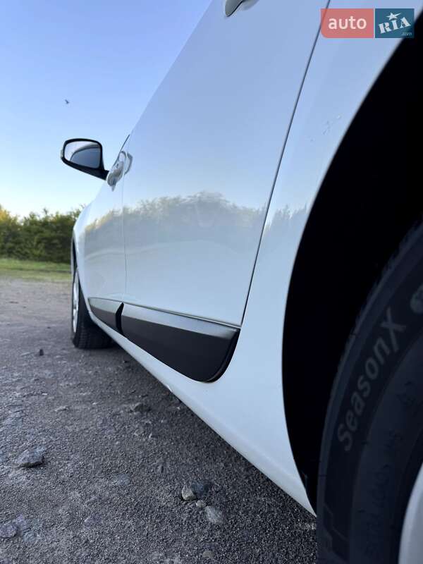 Седан Renault Fluence 2013 в Львове