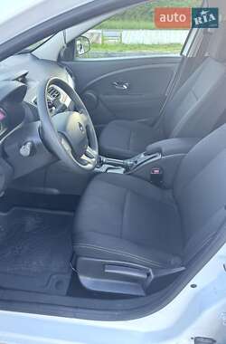Седан Renault Fluence 2013 в Львове