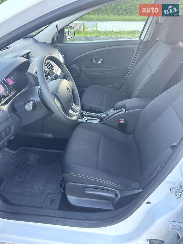 Седан Renault Fluence 2013 в Львове