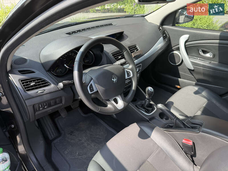 Седан Renault Fluence 2011 в Киеве