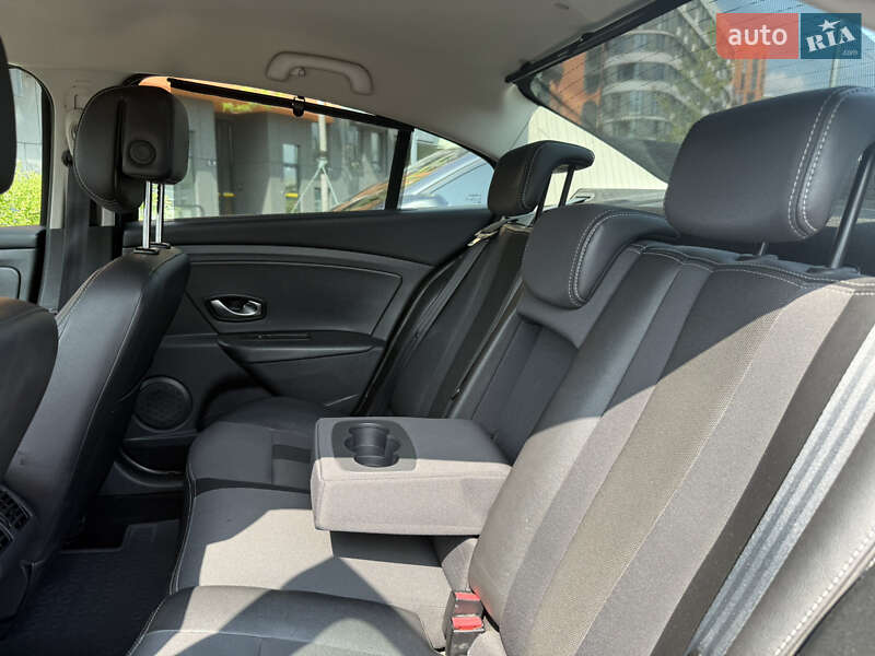 Седан Renault Fluence 2011 в Киеве