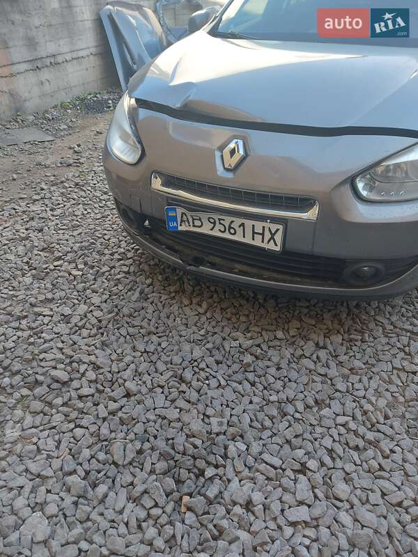 Седан Renault Fluence 2011 в 
