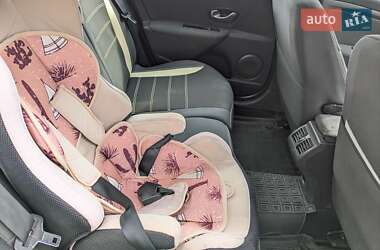 Седан Renault Fluence 2011 в 