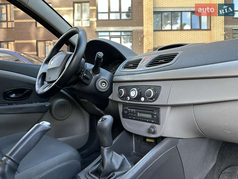 Седан Renault Fluence 2011 в Чернигове