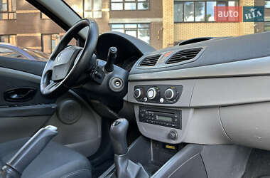 Седан Renault Fluence 2011 в 