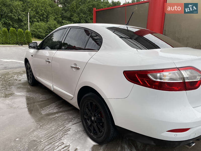 Седан Renault Fluence 2012 в Новояворовске