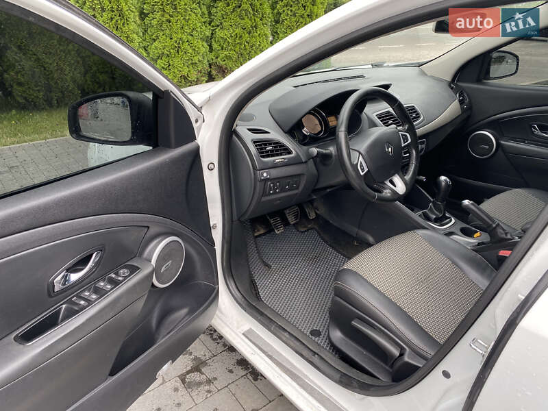 Седан Renault Fluence 2012 в Новояворовске
