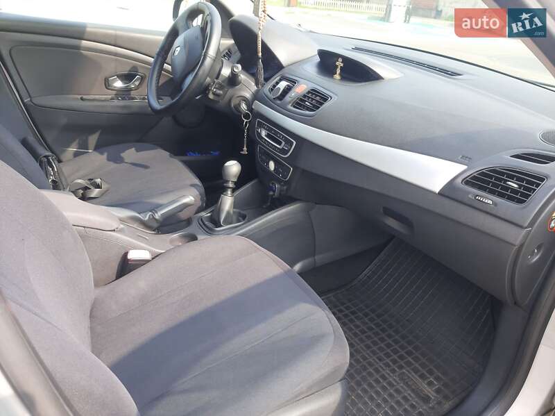 Седан Renault Fluence 2011 в Чернигове