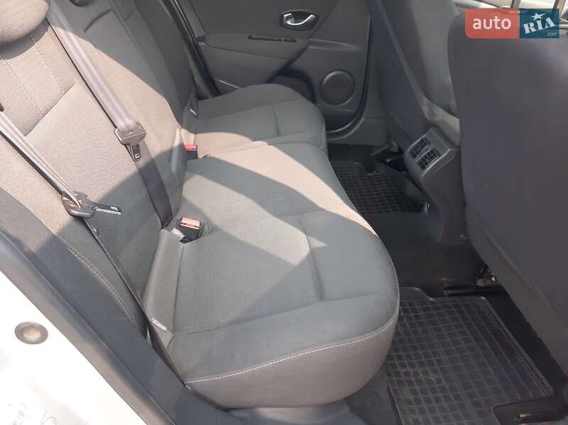 Седан Renault Fluence 2011 в Чернигове