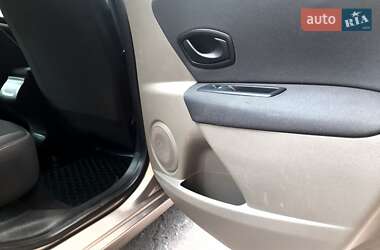 Седан Renault Fluence 2011 в 