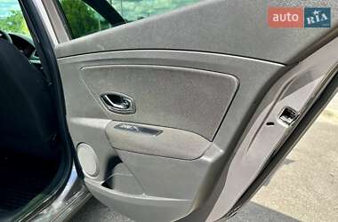 Седан Renault Fluence 2013 в 