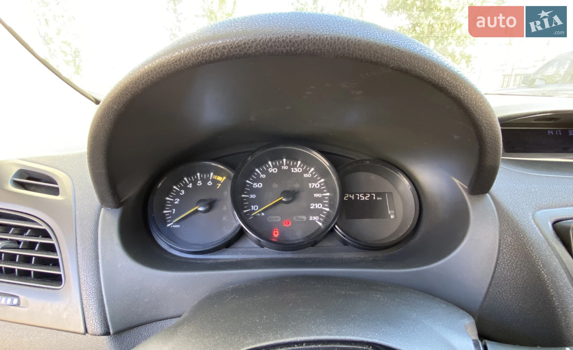 2011 Renault Fluence - мініатюра 9