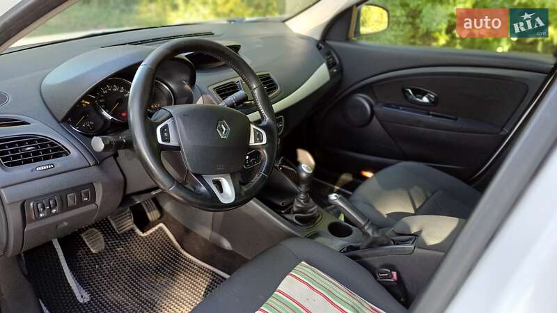 Седан Renault Fluence 2012 в Мурованых Куриловцах