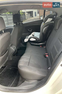 Седан Renault Fluence 2015 в 