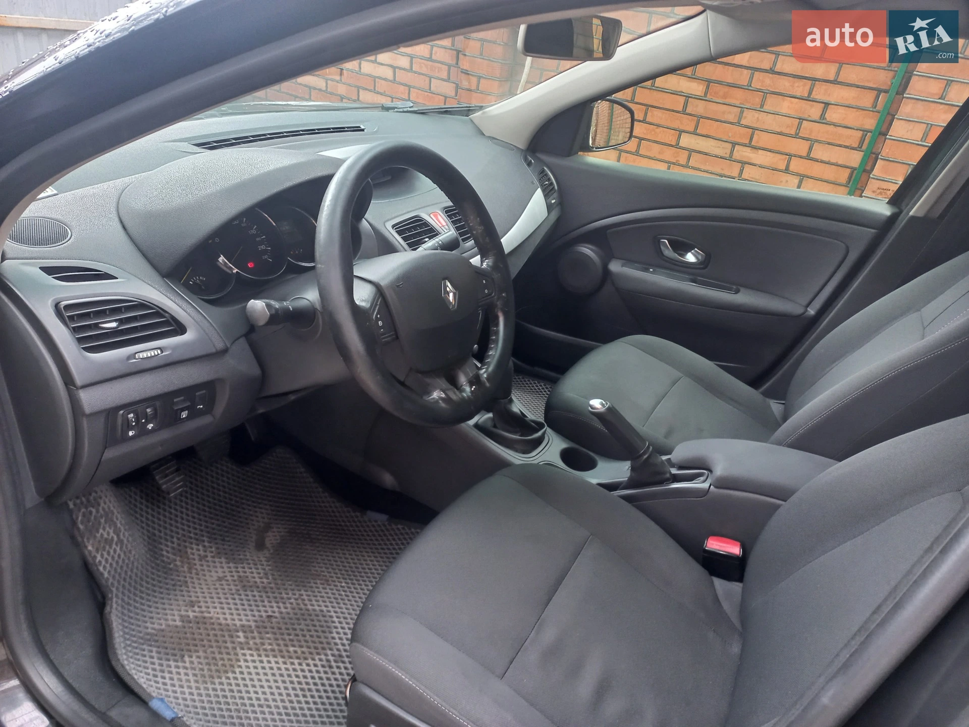 2010 Renault Fluence - мініатюра 9