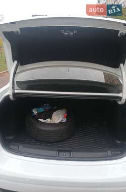 Седан Renault Fluence 2011 в 