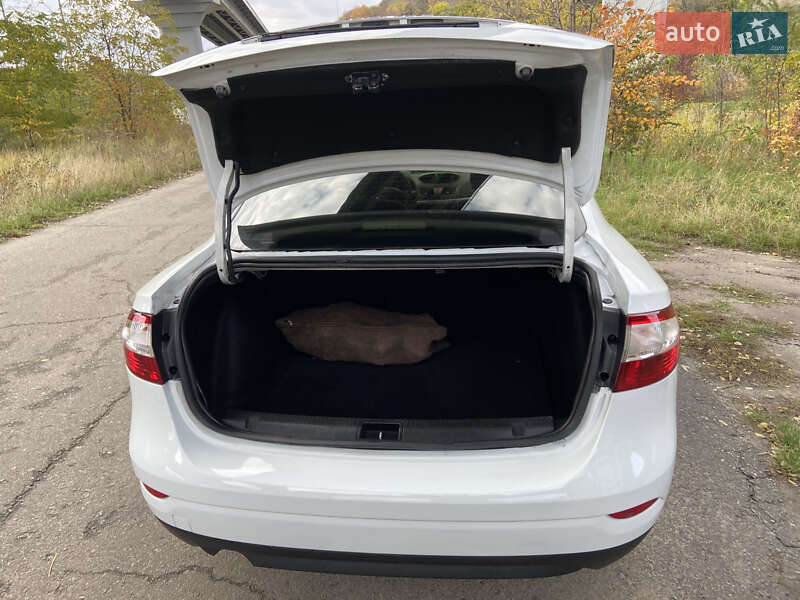 Седан Renault Fluence 2010 в Киеве