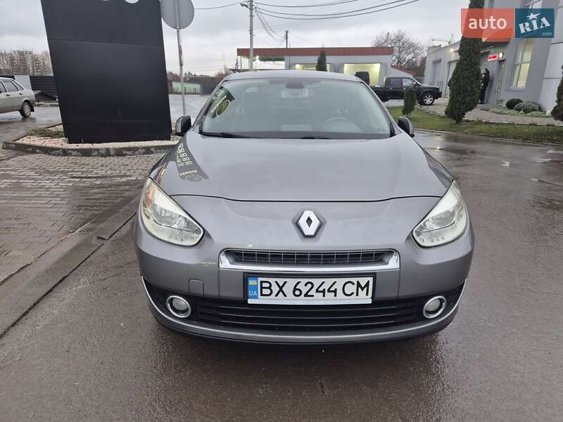 Седан Renault Fluence 2011 в Староконстантинове