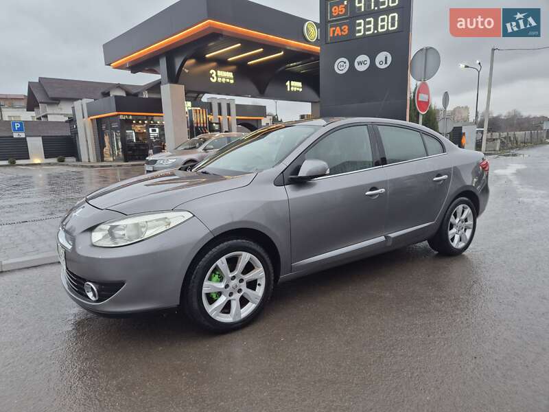 Седан Renault Fluence 2011 в Староконстантинове