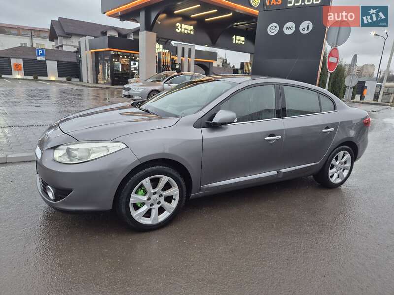 Седан Renault Fluence 2011 в Староконстантинове