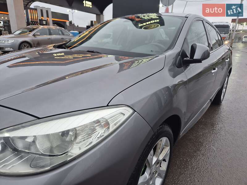 Седан Renault Fluence 2011 в Староконстантинове