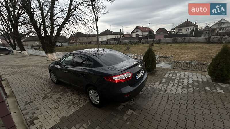 Седан Renault Fluence 2011 в Виноградові