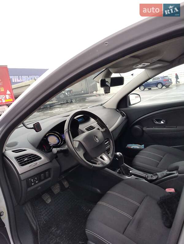 Седан Renault Fluence 2013 в Львове