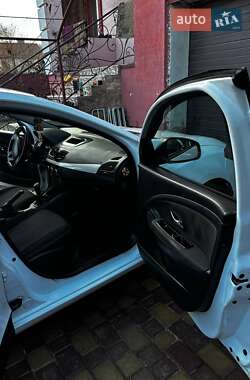 Седан Renault Fluence 2013 в Львові