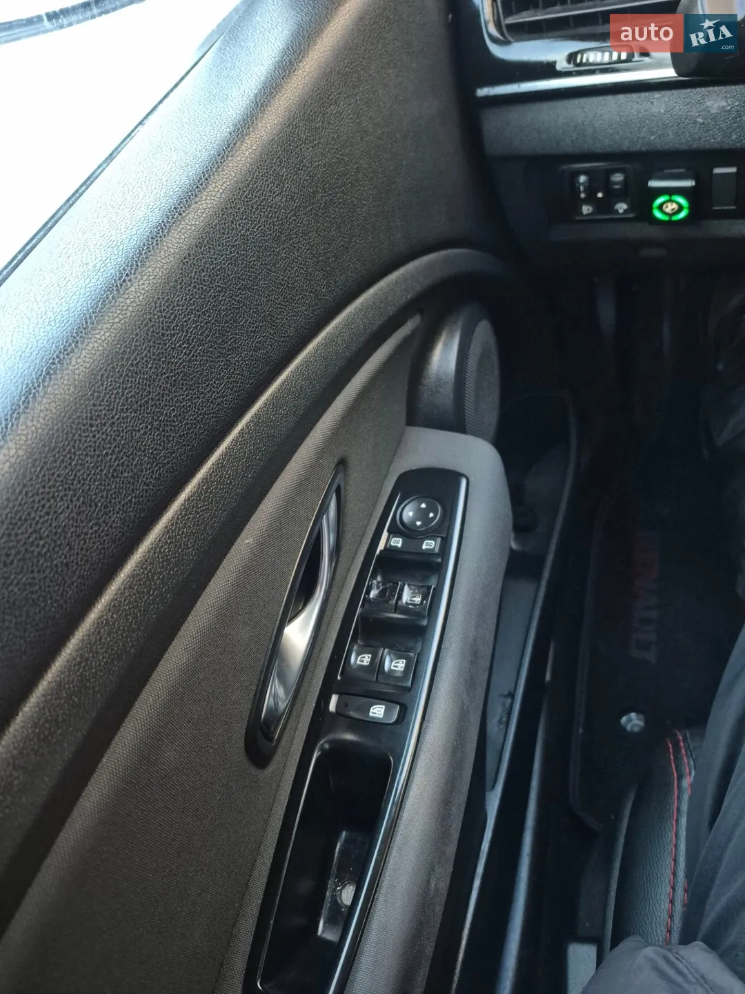 2011 Renault Fluence - мініатюра 30