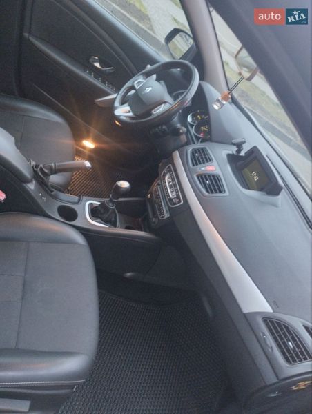 Седан Renault Fluence 2011 в Киеве