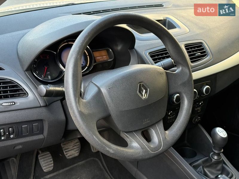 Седан Renault Fluence 2015 в Киеве фото 26 Седан Renault Fluence 2015 в Киеве