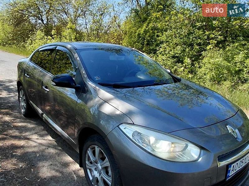 Седан Renault Fluence 2011 в Ужгороді