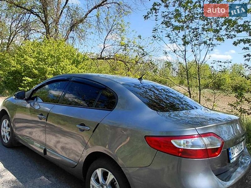 Седан Renault Fluence 2011 в Ужгороді