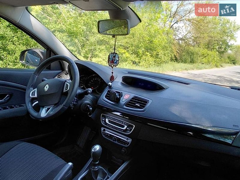 Седан Renault Fluence 2011 в Ужгороді