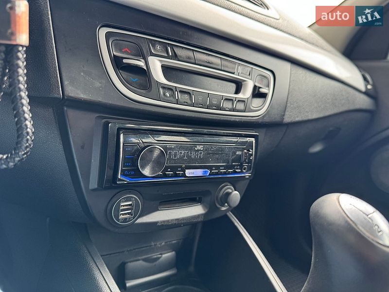 Седан Renault Fluence 2010 в Кропивницком