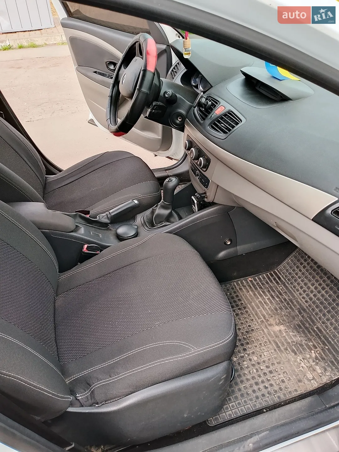 2011 Renault Fluence - мініатюра 16