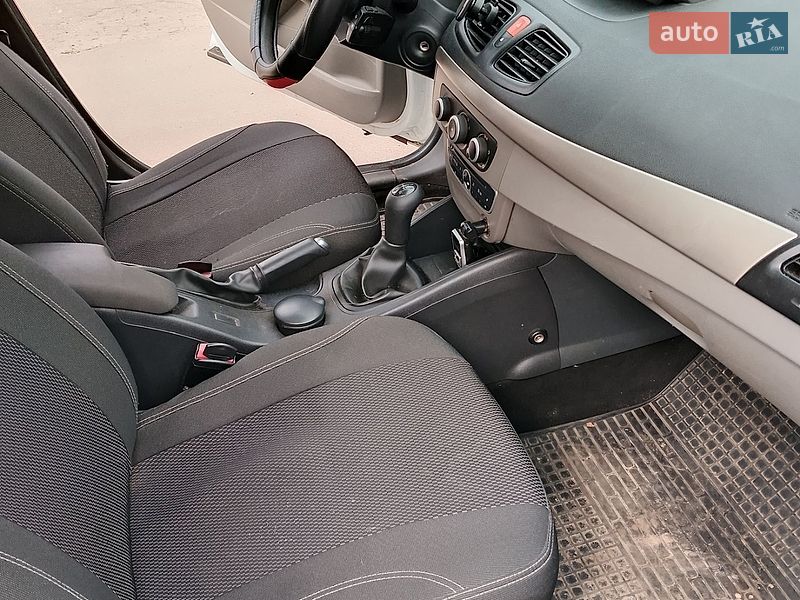 Седан Renault Fluence 2011 в Сумах